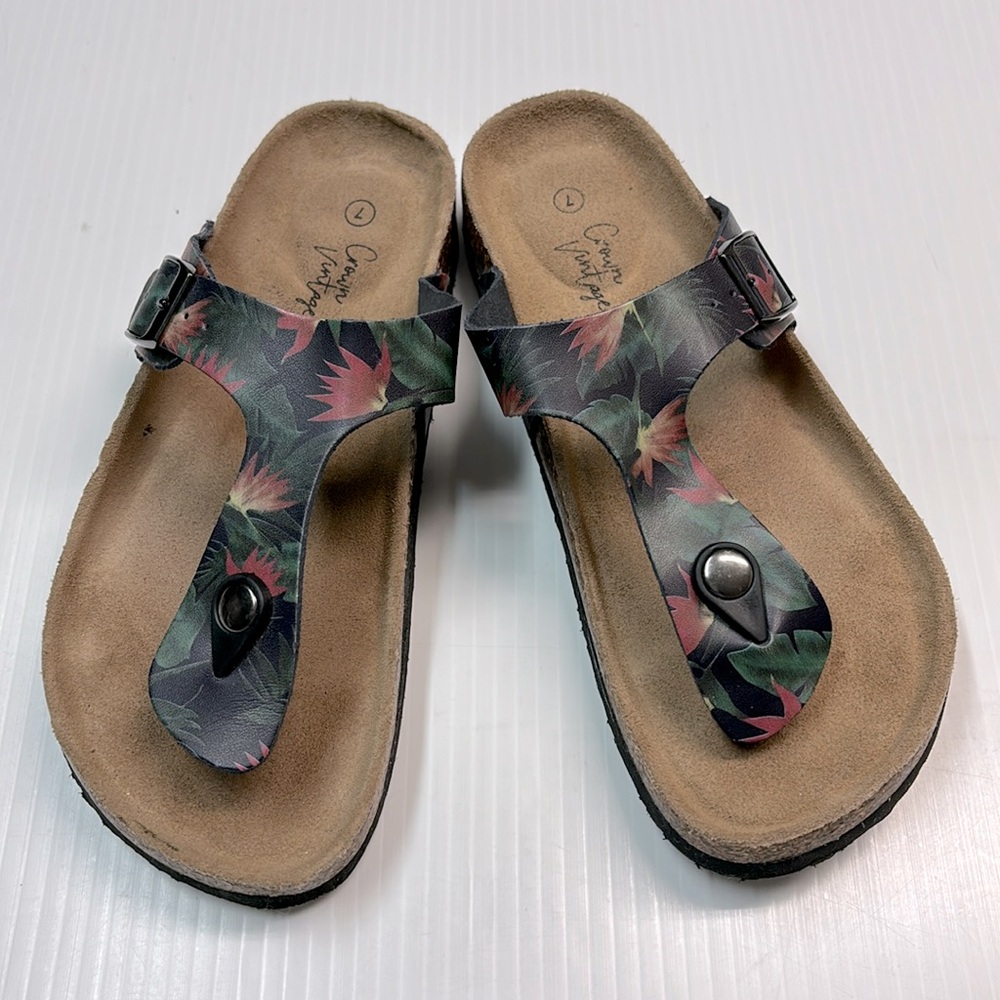 Crown Vintage Women’s Floral Print Slide Sandals. Sz 7